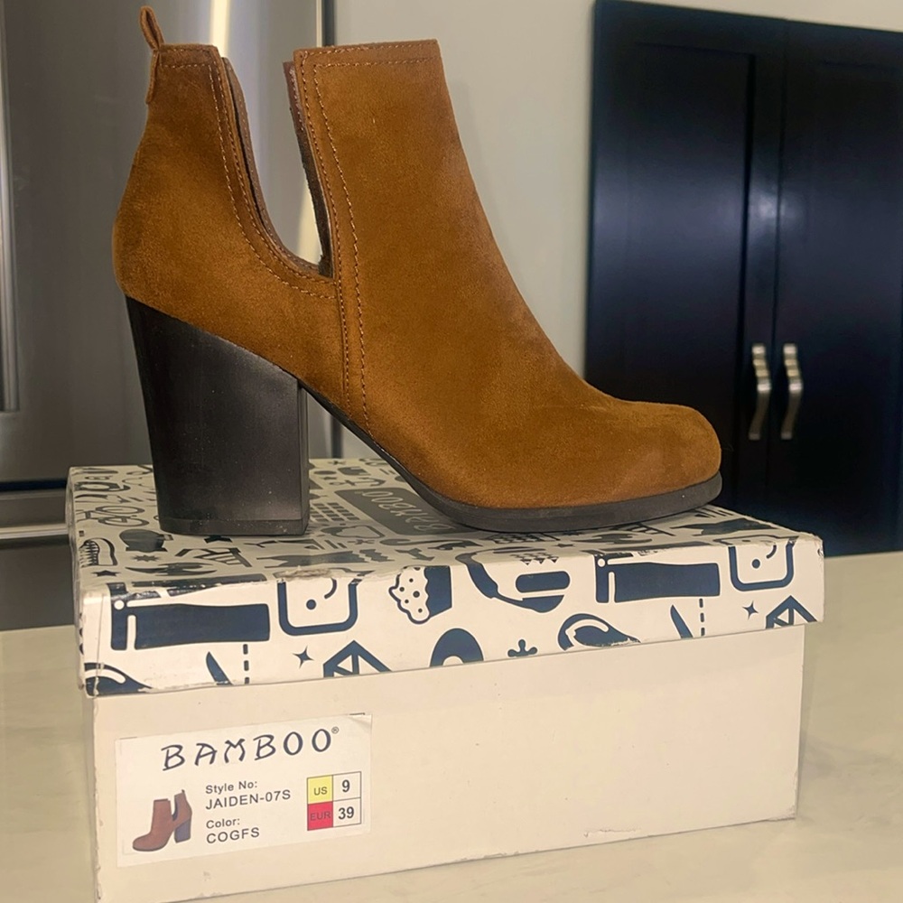 New!! ✨ Women’s Brown Suede Ankle Boots/ Bootie- Size 8.5, 9 and 10